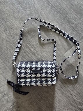 Vera Bradley Black & White Houndstooth Wallet Crossbody Bag.